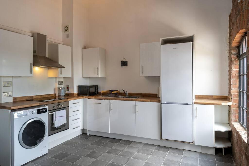 Marina Bliss: Stylish Mezzanine * Swansea