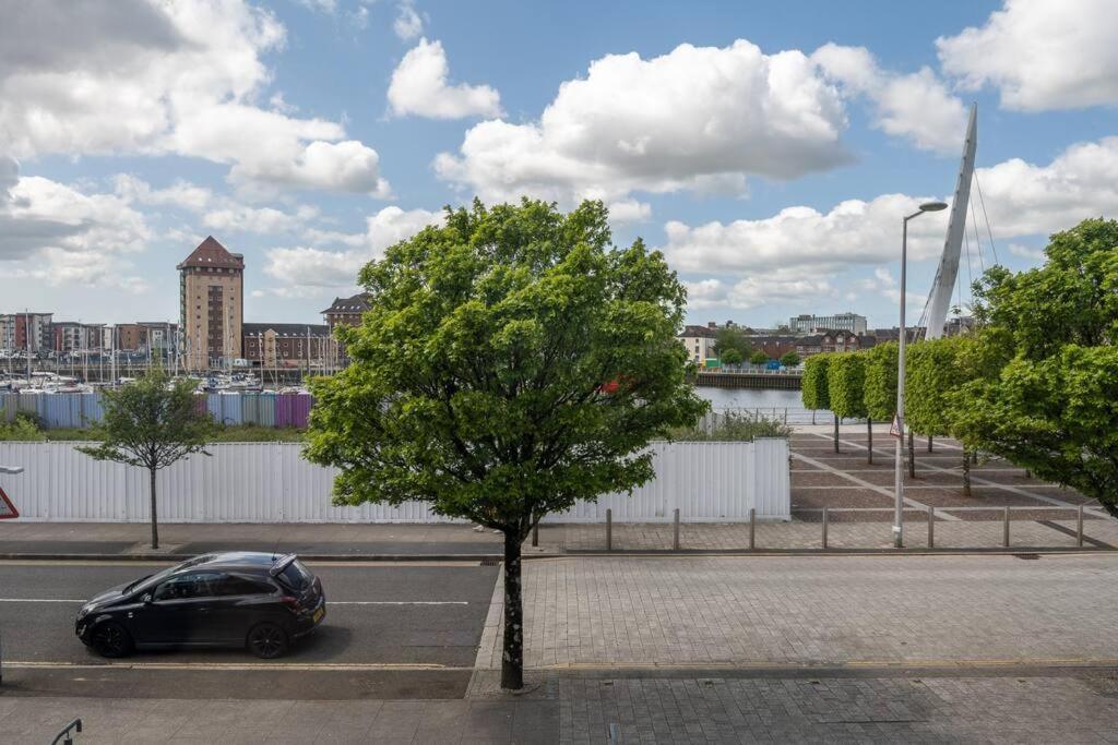 Apartment Marina Bliss: Stylish Mezzanine Swansea