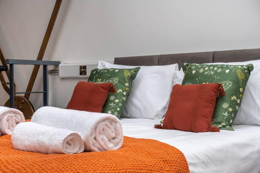 Marina Bliss: Stylish Mezzanine Apartment Swansea