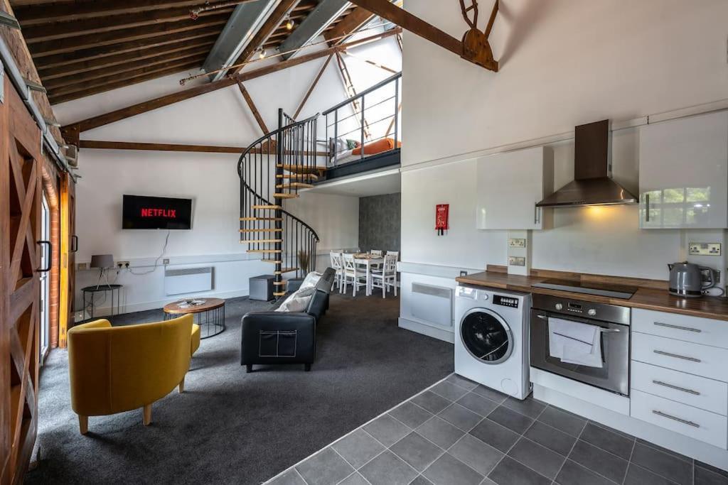 Marina Bliss: Stylish Mezzanine Apartment
