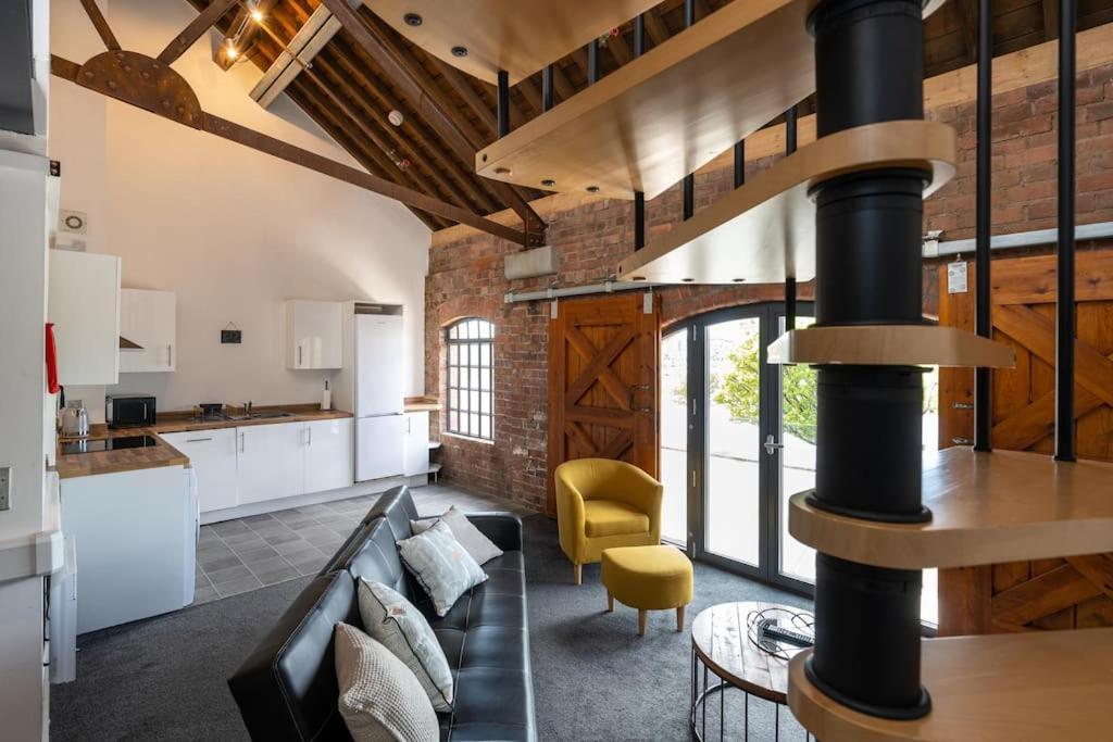 Marina Bliss: Stylish Mezzanine Apartment