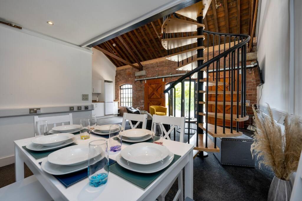 Marina Bliss: Stylish Mezzanine Apartment