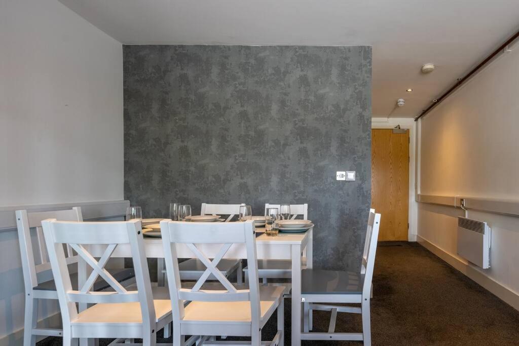 Marina Bliss: Stylish Mezzanine Apartment Swansea