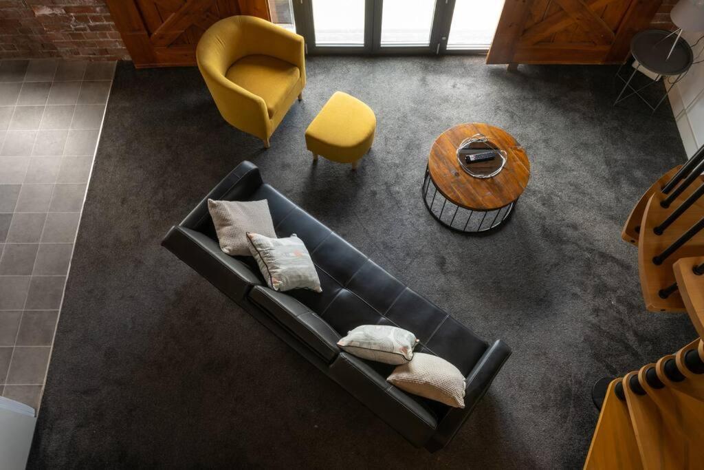 Marina Bliss: Stylish Mezzanine