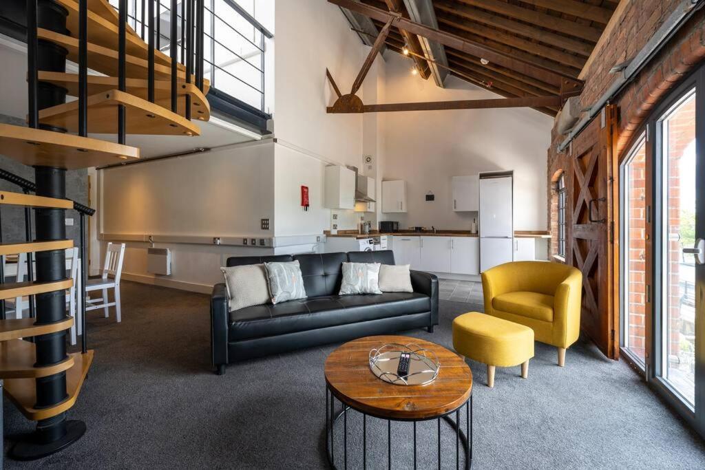 Marina Bliss: Stylish Mezzanine * Swansea