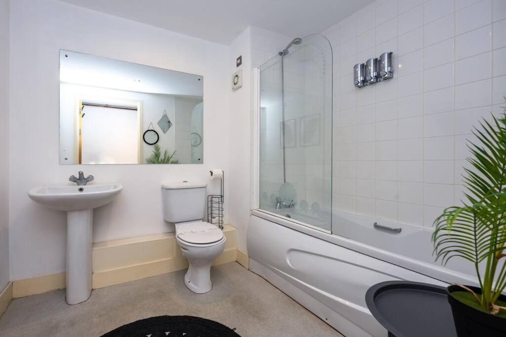 Marina Bliss: Stylish Mezzanine * Swansea